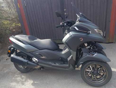 Mörkgrön Yamaha Tricity 300 stulen i Norsborg söder om Stockholm